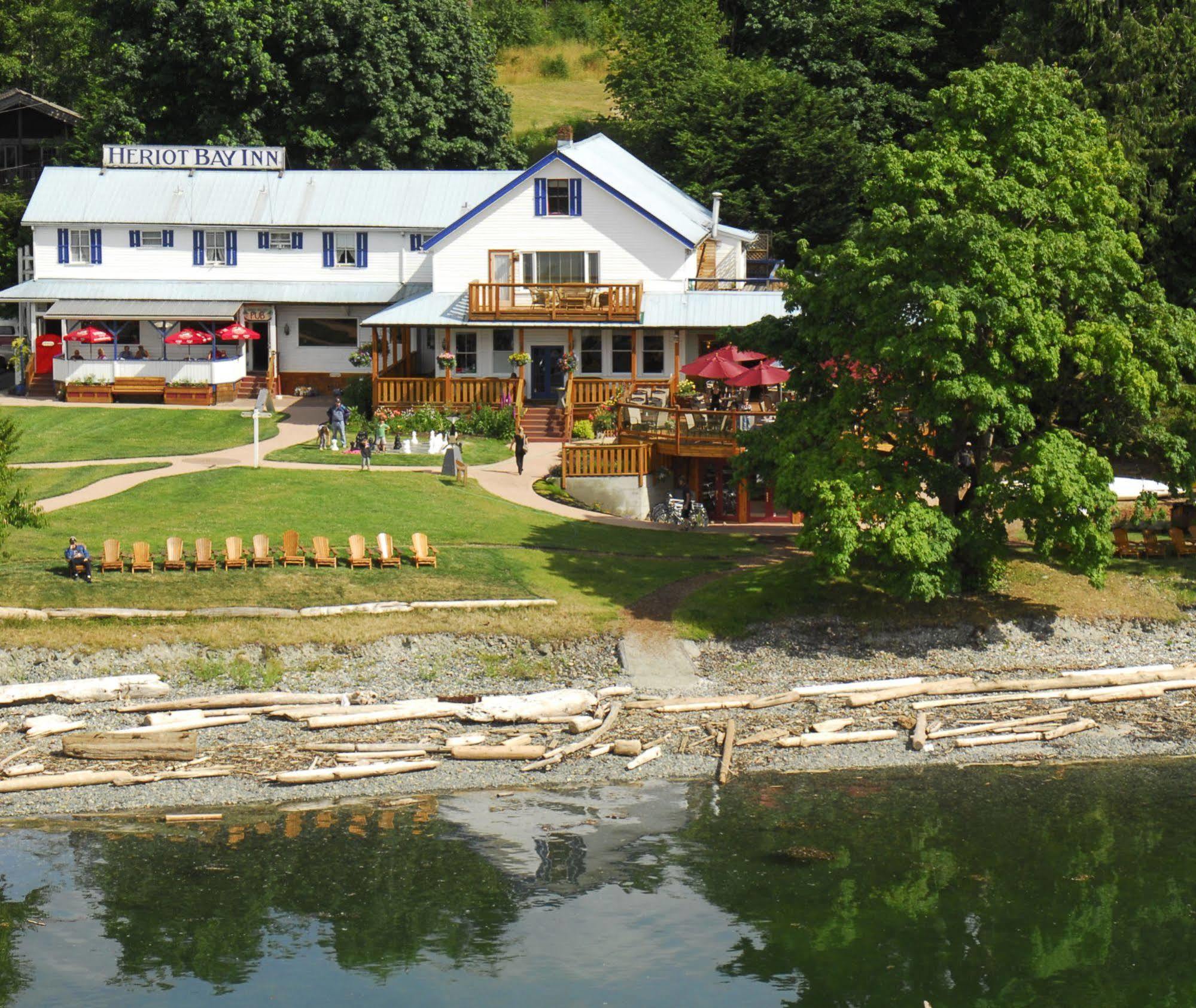 Heriot Bay Inn Екстериор снимка