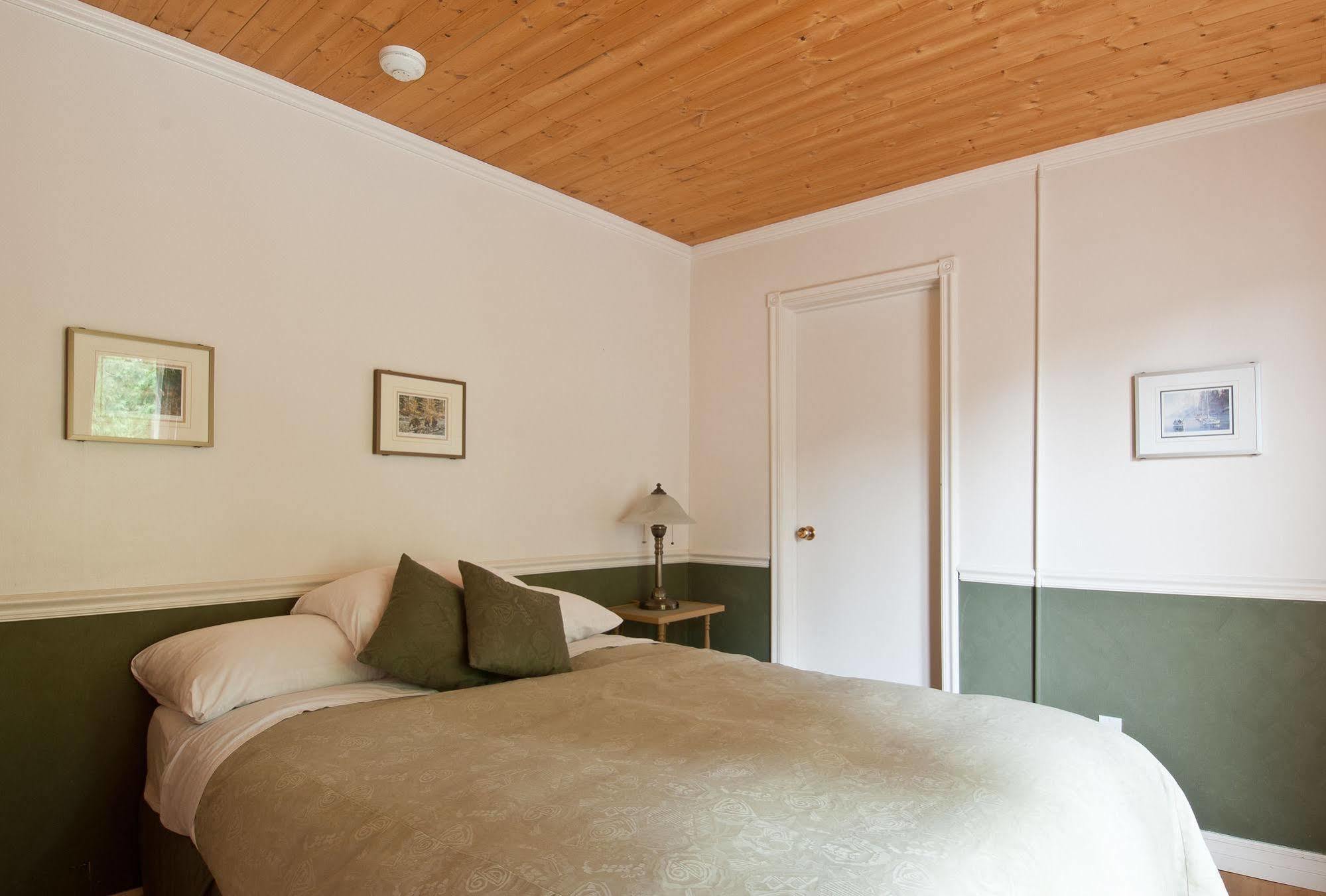 Heriot Bay Inn Екстериор снимка