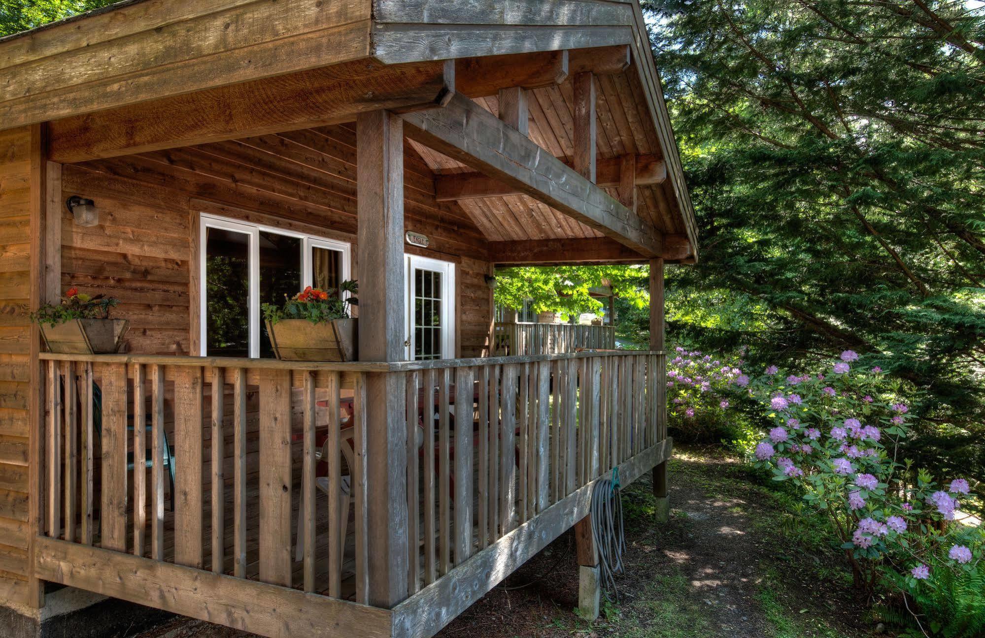Heriot Bay Inn Екстериор снимка